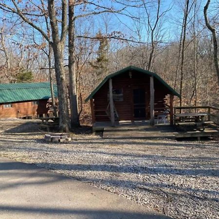 Lovely Rustic Cabin In Bloomington Buitenkant foto