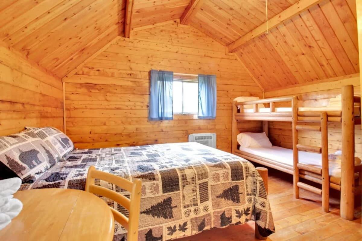 Lovely Rustic Cabin In Bloomington Buitenkant foto