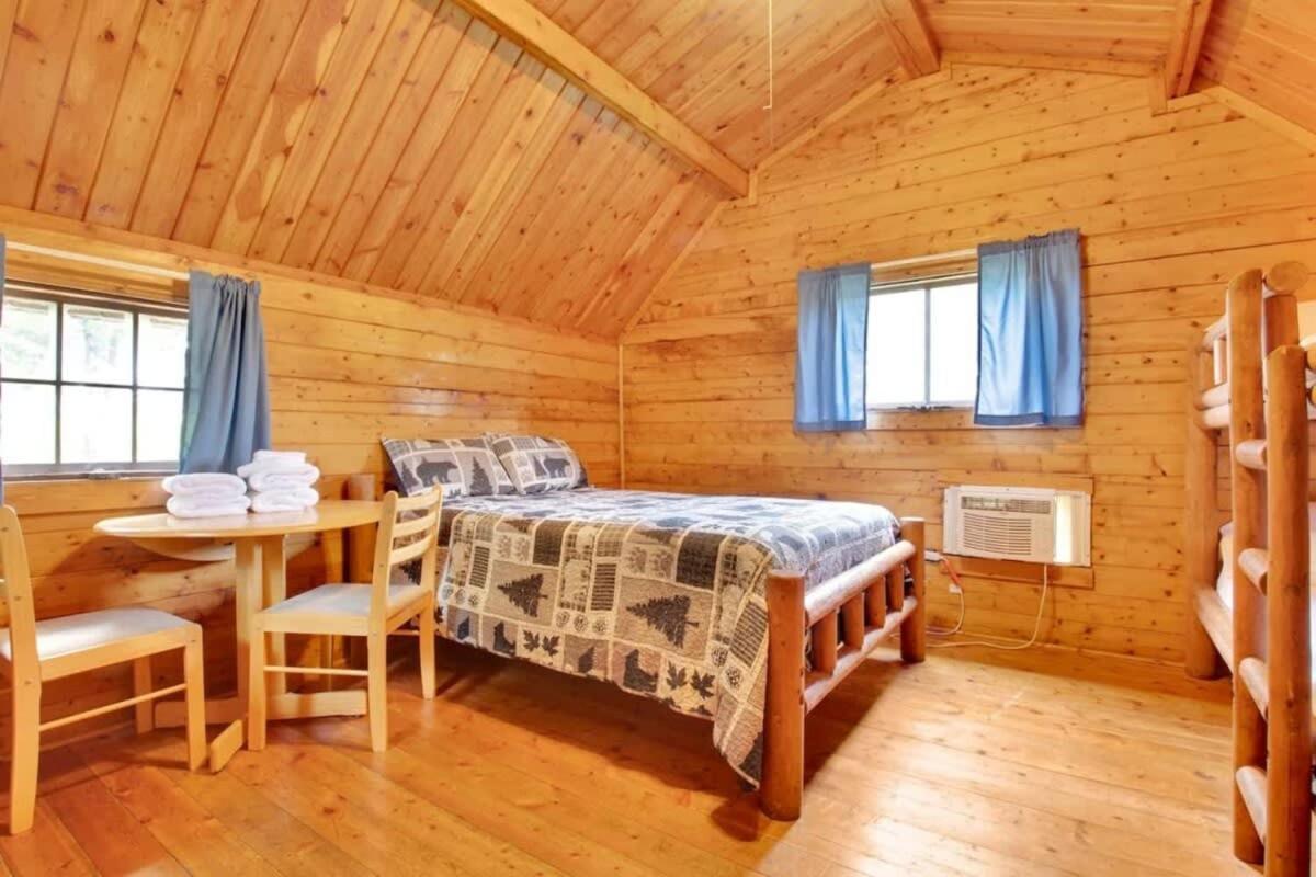 Lovely Rustic Cabin In Bloomington Buitenkant foto