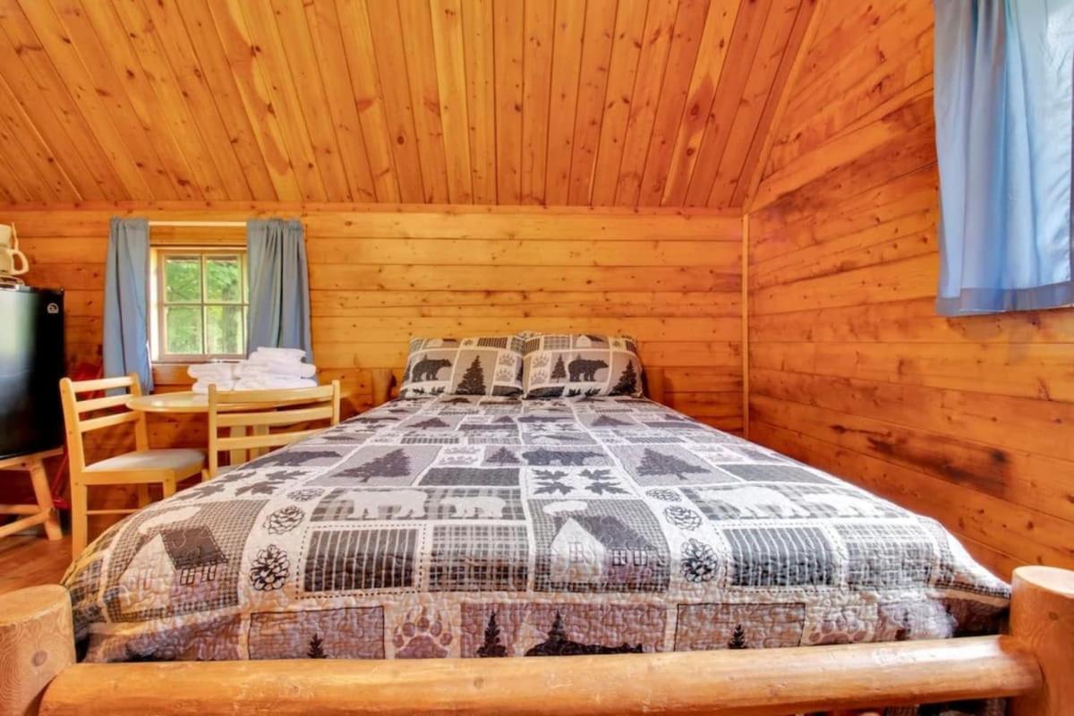 Lovely Rustic Cabin In Bloomington Buitenkant foto